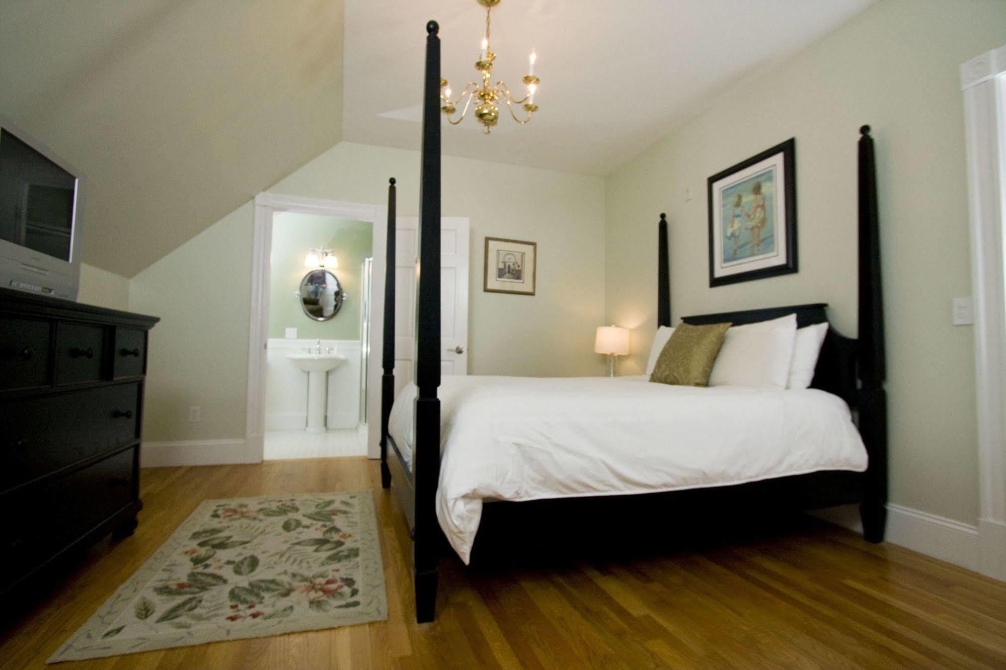 Bed and Breakfast Paws On Pelham (Adults Only) à Tour de Tour de Newport Extérieur photo